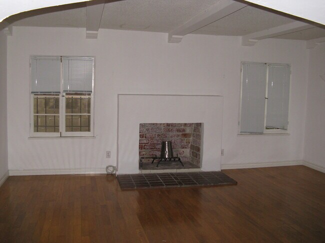 Living Room - 1141 S Shenandoah St