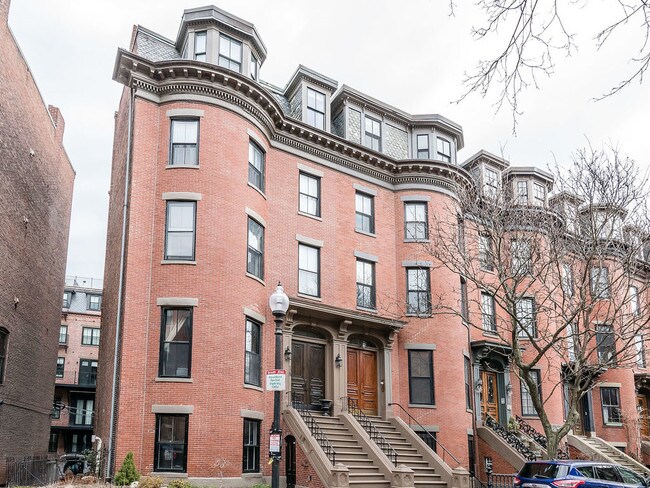 Building Photo - 127 Pembroke St