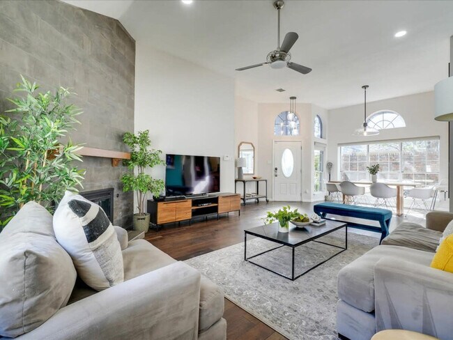 Foto del edificio - 4215 Voss Hills Pl