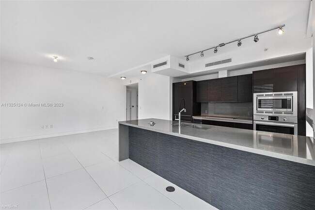 Foto del edificio - 2 br, 2 bath Condo - 1080 Brickell Ave Uni...