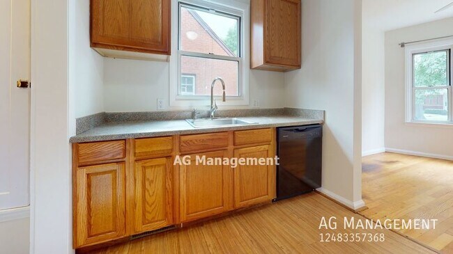 Building Photo - 23230 Sherman St - Wonderful Oak Park 3Bed...
