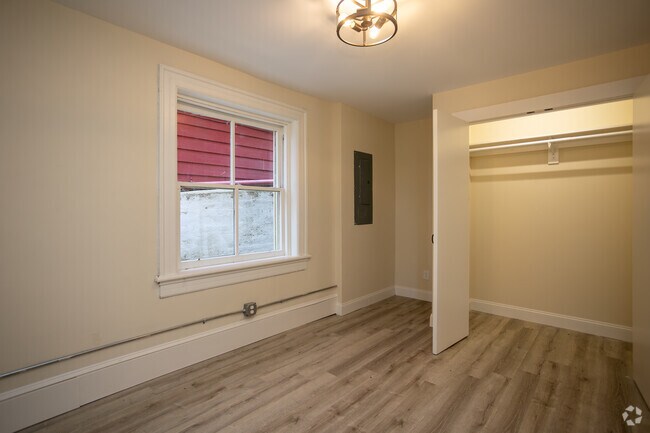 1HAB, 1BA - Dormitorio - Church Street Townhomes