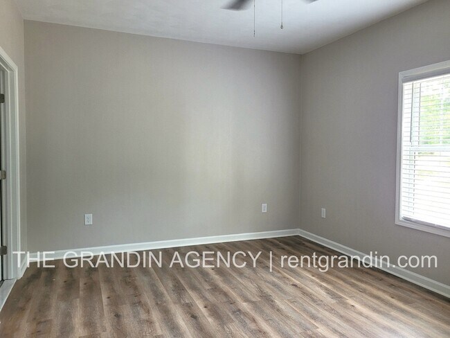 Foto del edificio - 315 Trinity Rd