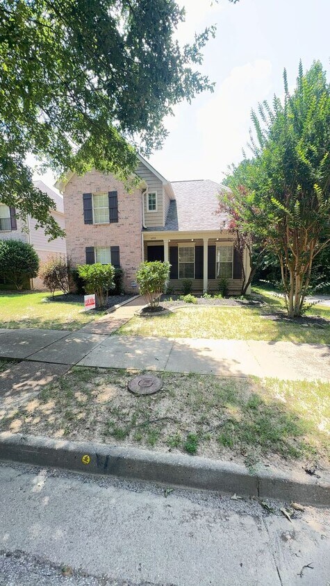 Primary Photo - Spacious 3-Bedroom Home with Double Garage...