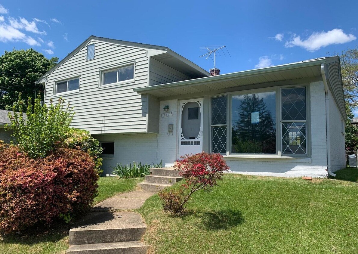 Foto principal - 12812 Weiss St