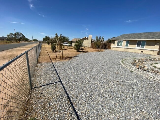 Building Photo - 14555 Pawnee Rd