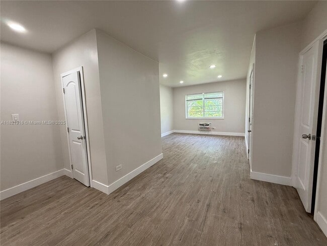 Building Photo - 1537 Jefferson Ave