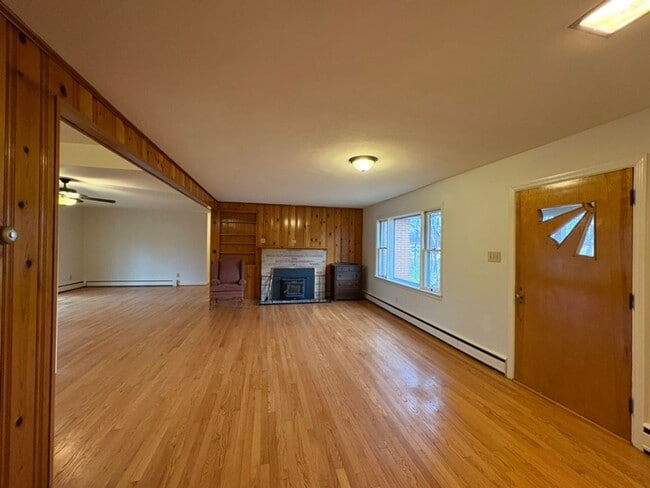 Building Photo - Solid Brick Rancher in Greencastle