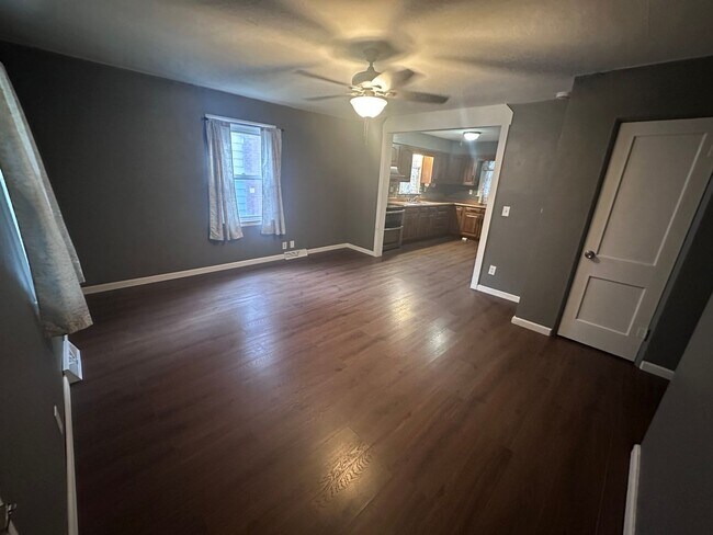 Foto del edificio - 2415 Jerden Ave