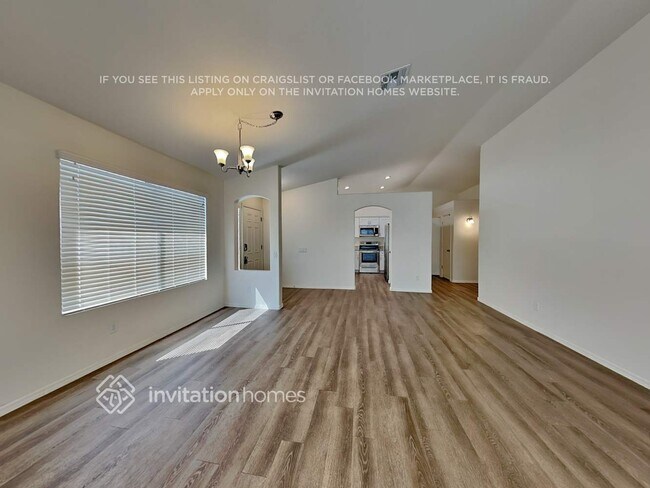 Building Photo - 1003 N Alvaro
