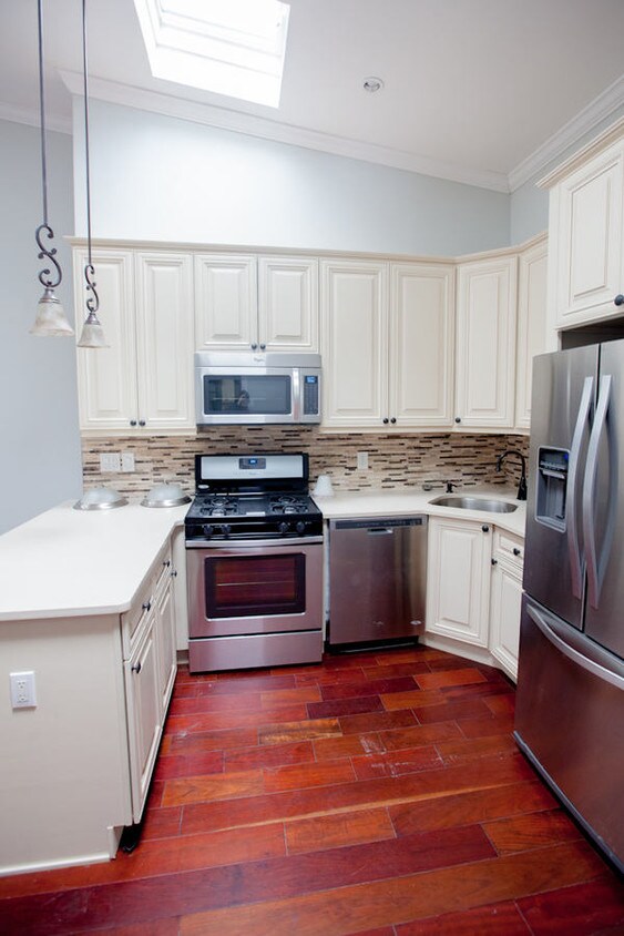 Primary Photo - 742 Madison St