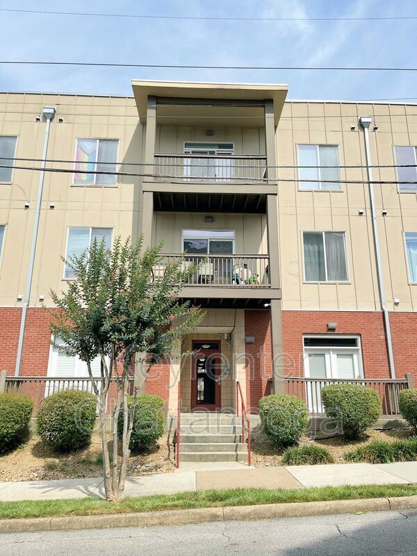 Building Photo - 863 Flynn St