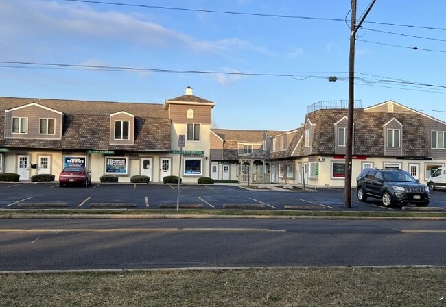 Building Photo - 389 Davison Rd