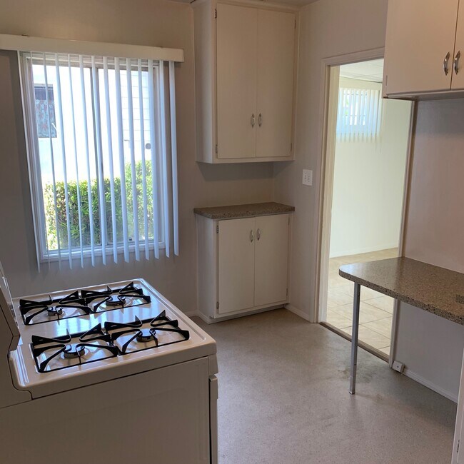 Kitchen - 521 Almora St