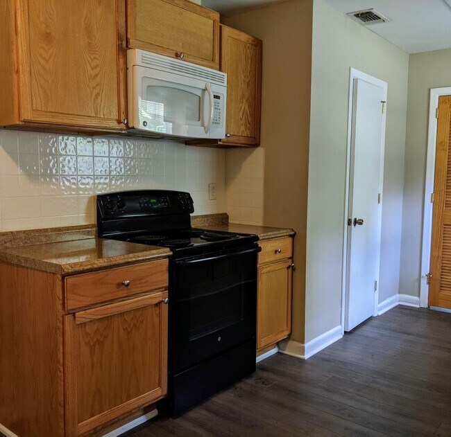 Foto del edificio - 806 Essex Dr