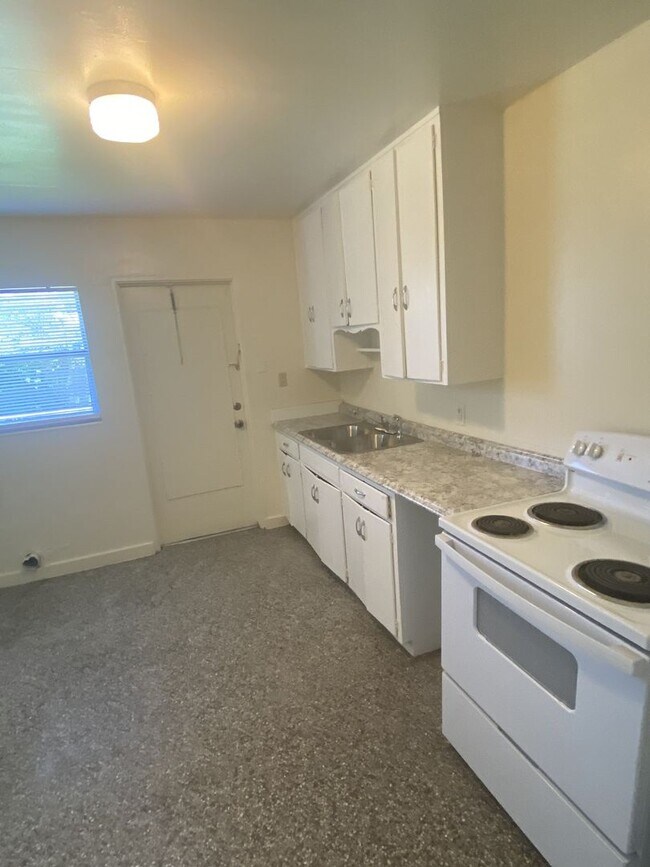 Foto del edificio - 2 bed 1 Bath Leesburg