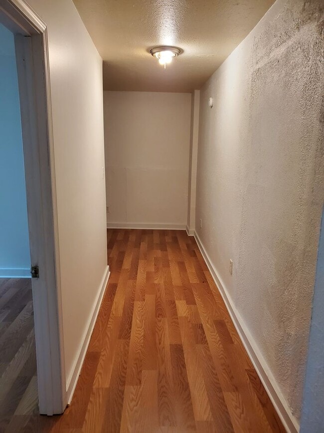 Foto del edificio - 319 Woodford Ave