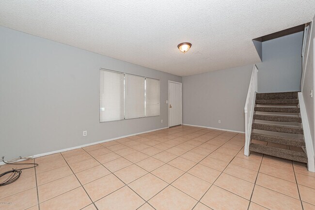 Building Photo - 4746 W Rose Ln