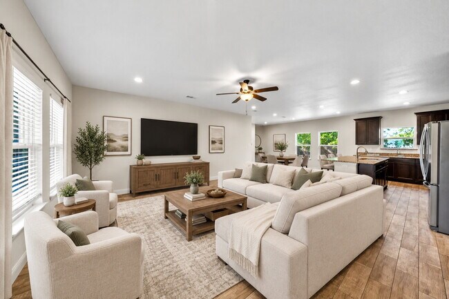 Foto del edificio - "Charming 3-Bed, 2-Bath Greenville Home with Elegant Granite Countertops!"