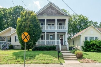 Building Photo - 911 11th Ave N