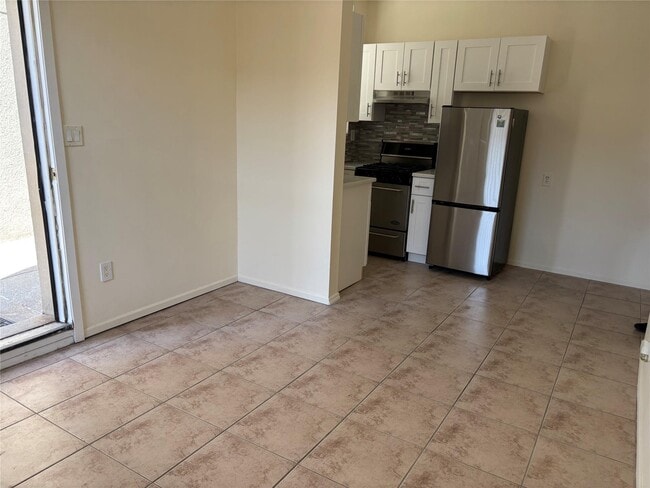 Foto del edificio - 3116 E Tremont Ave