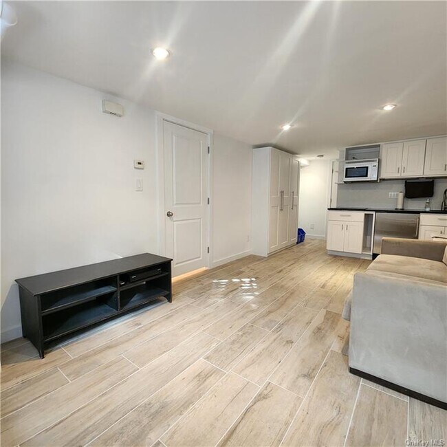 Building Photo - 691 St Johns Pl