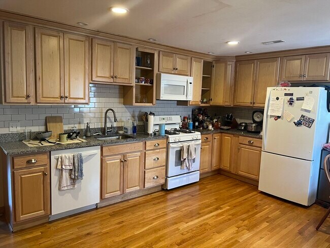 Building Photo - 4 Gardner Rd