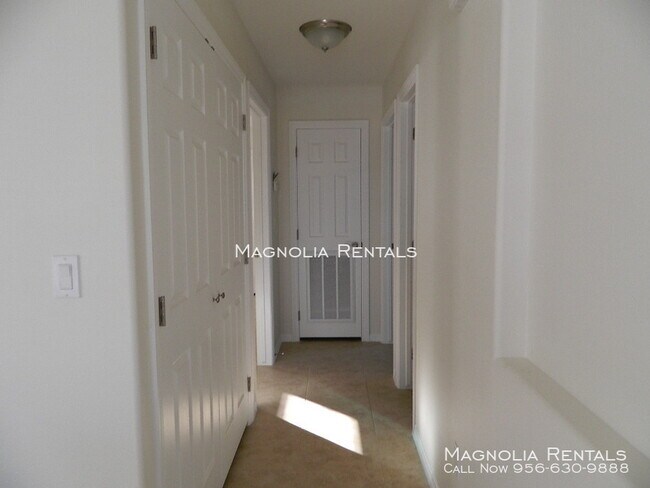 Building Photo - Tulipan Villas Apartments