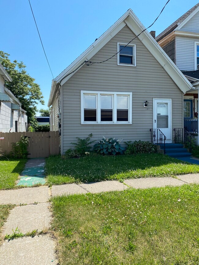 Building Photo - 141 Fleming St