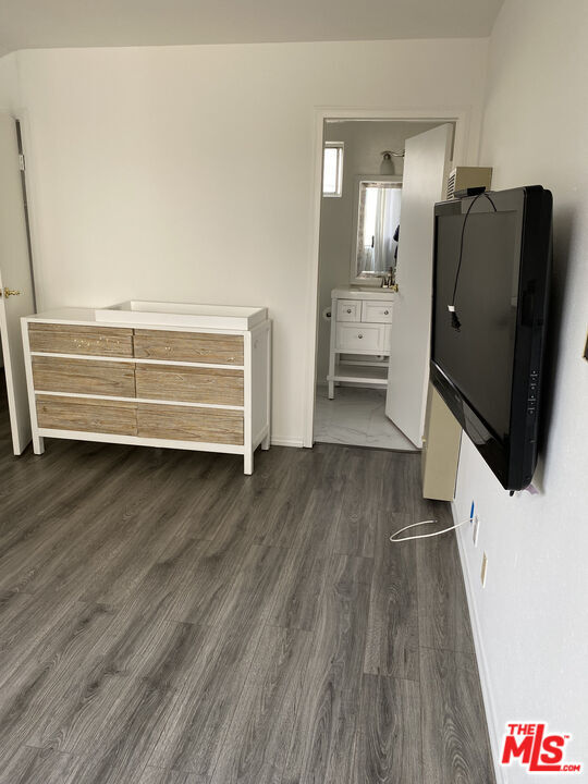 Building Photo - 451 S La Peer Dr