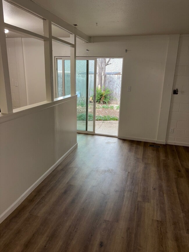 Foto del edificio - 369 Fairway S