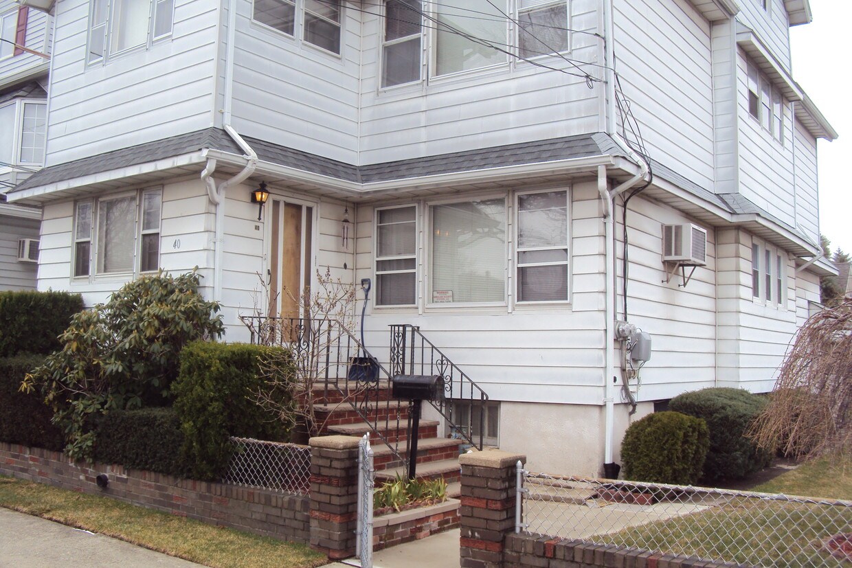 Primary Photo - 40 Gall Ave