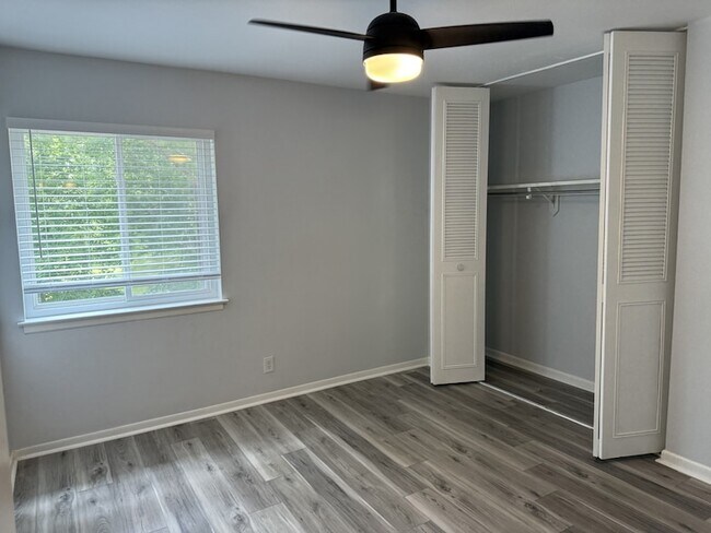Foto del edificio - 810 Bellevue Rd