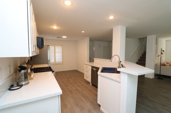 Foto del edificio - 7949 Hollow Pine St