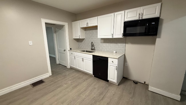 Building Photo - 78 E Barthman Ave