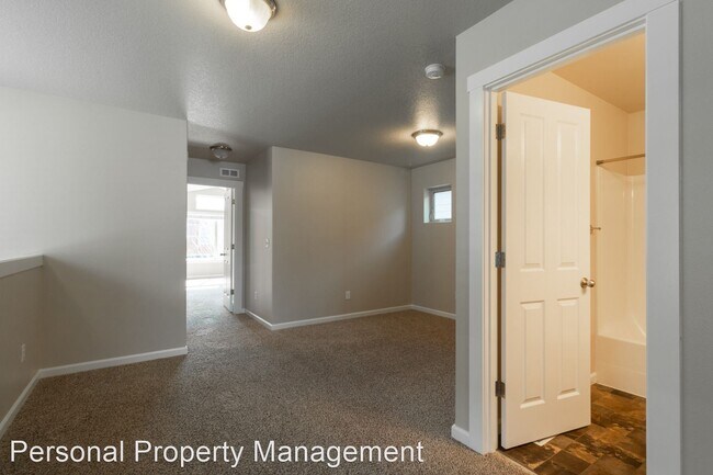 Foto del edificio - 3 br, 2.5 bath House - 146 NW 76th St