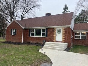 Building Photo - 1100 Orchard Park Rd