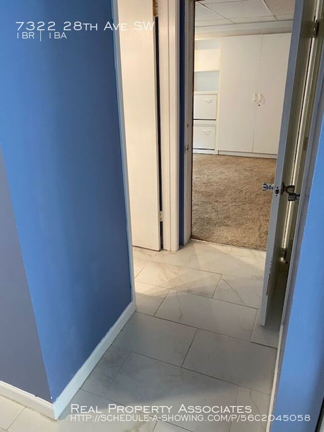 Building Photo - Cozy MIL Unit in West Seattle
