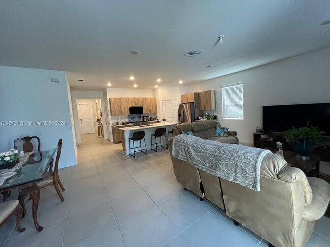 Foto del edificio - 1569 SE 6th St