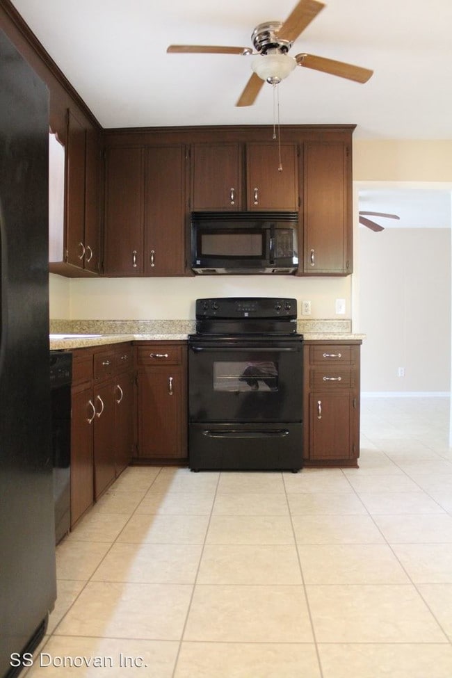 Building Photo - 3 br, 1.5 bath House - 1015 Bingham Drive