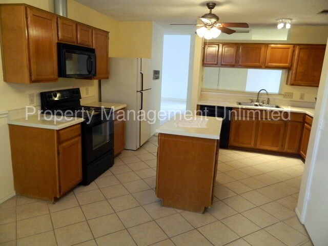 Foto del edificio - 6305 Meadow Glen Dr