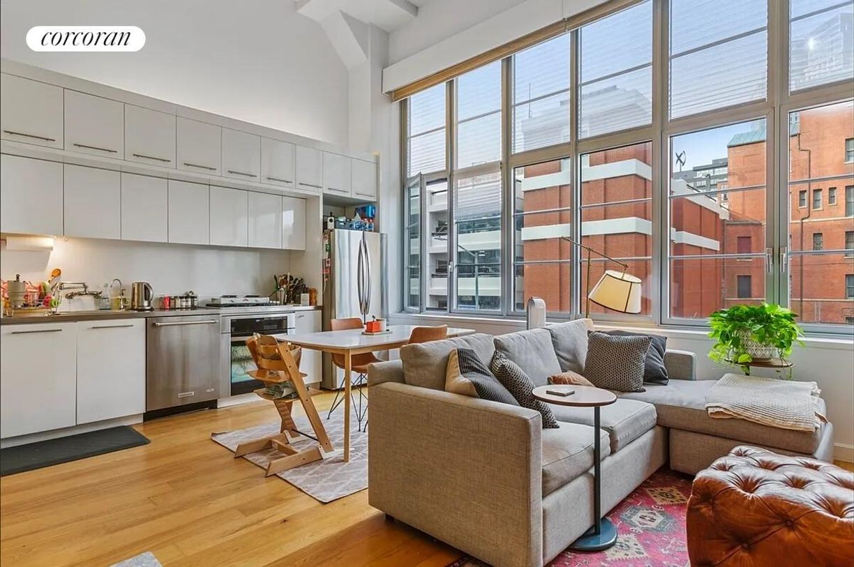 Foto principal - 2728-28 Thomson Ave
