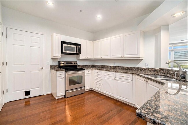 Foto del edificio - 3334 Peachtree Rd NE