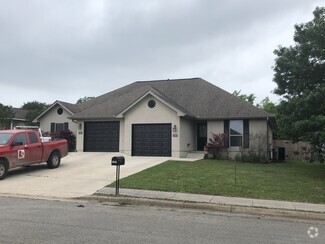 Building Photo - 3060 Pine Valley Dr