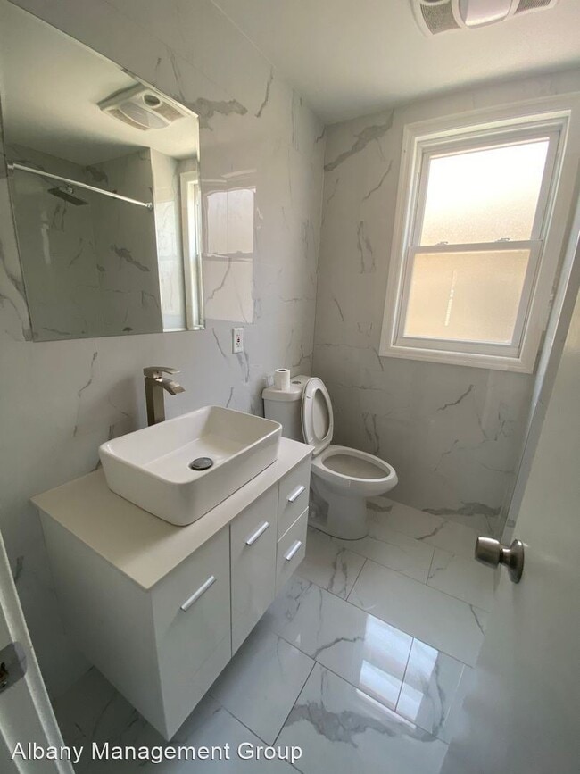 Building Photo - 5 br, 2 bath House - 262 Partridge St
