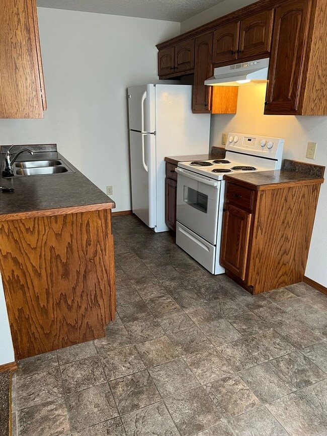 Building Photo - 3 bedroom 2 bath Spacious Duplex in great location!