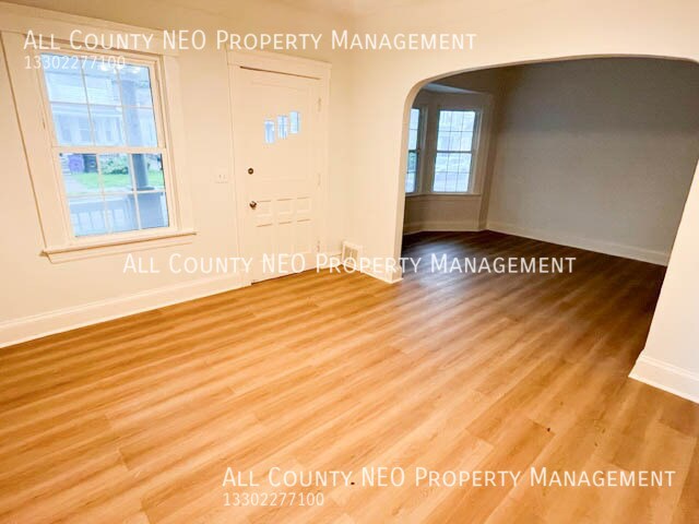 Building Photo - 3431 W 49th St