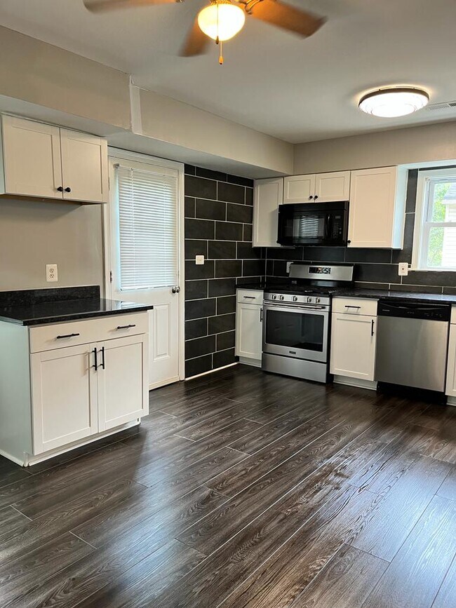 Foto del edificio - 4409 Grant St NE