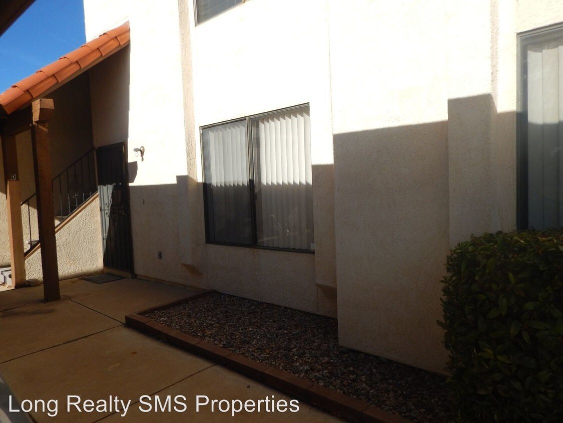 Primary Photo - 2 br, 1 bath House - 1150 Plaza Oro Loma C