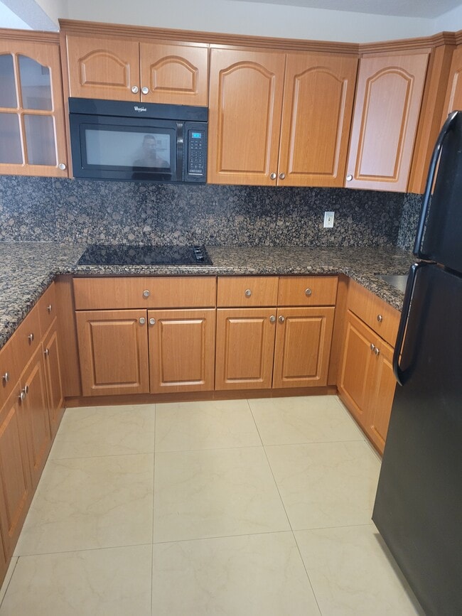 Foto del edificio - 13900 Lake Placid Ct